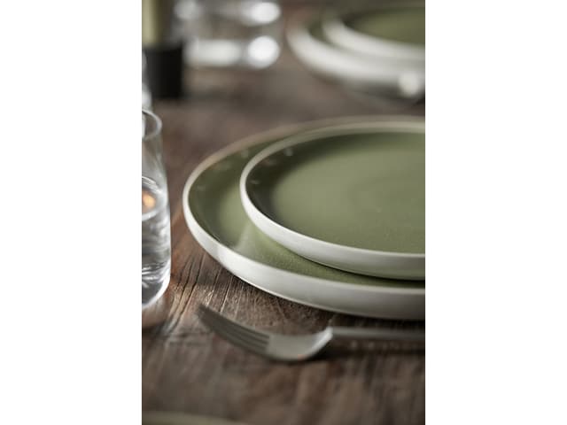 Studio Round Frokosttallerken Matte white/Shiny moss