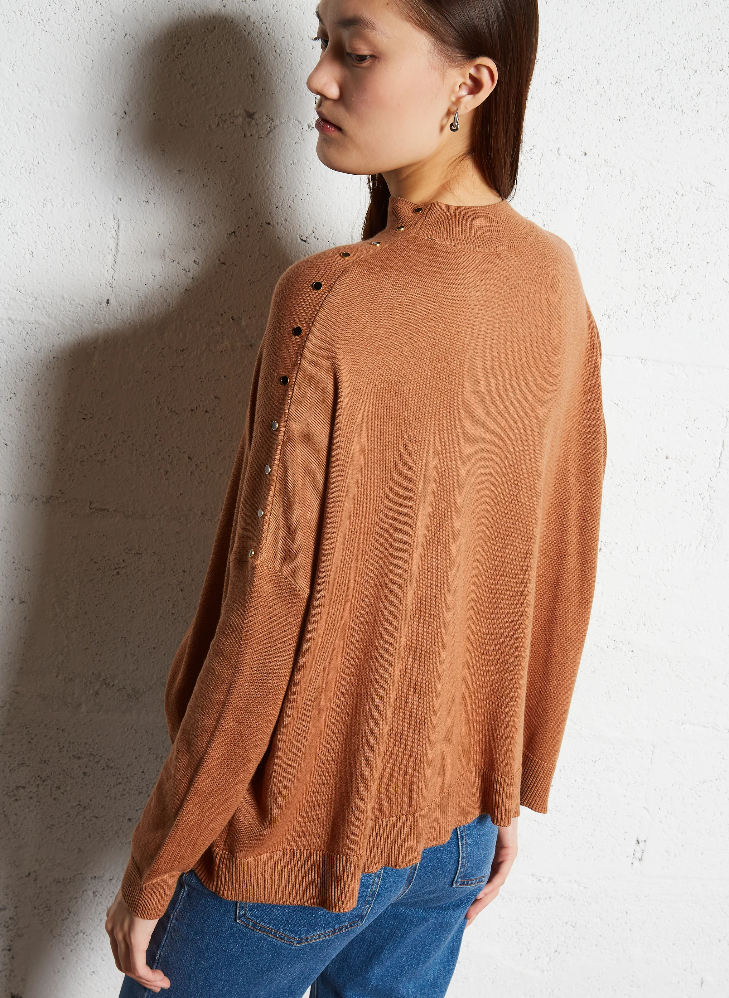 Pull cape tricot boutonné| Marron