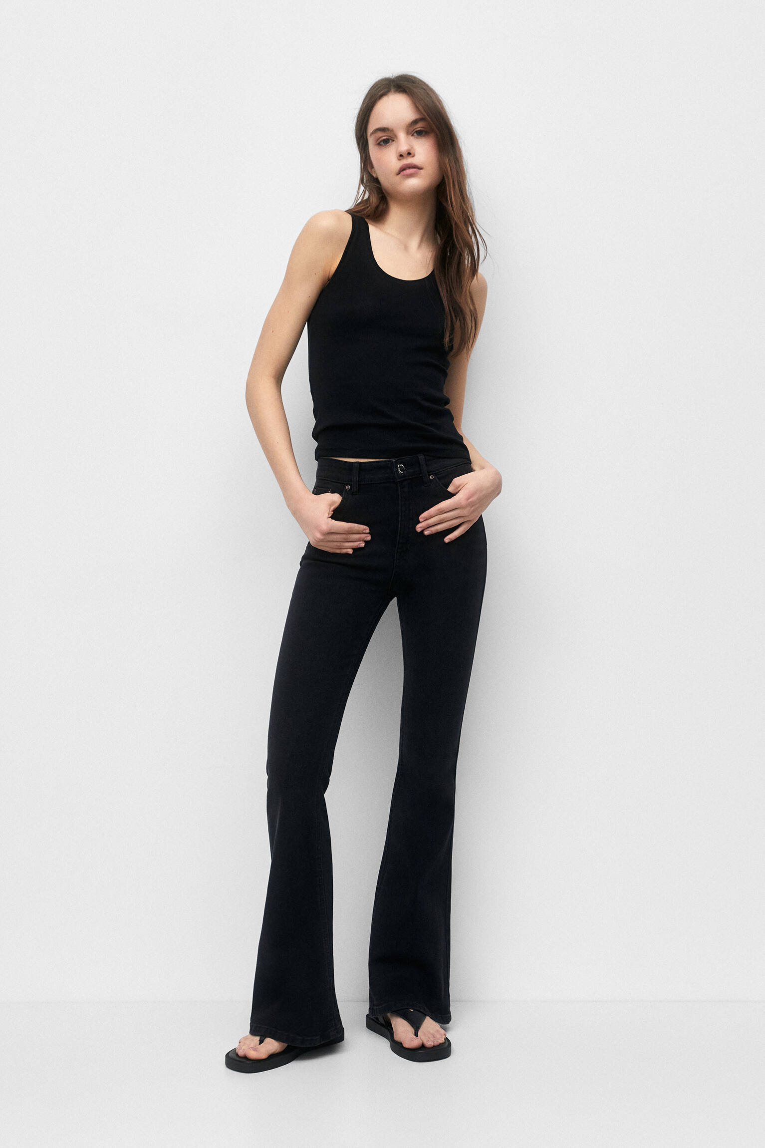 CALÇA JEANS FLARE DE CINTURA ALTA - PRETA