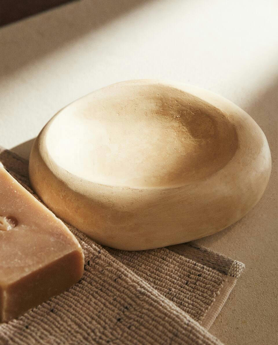 Conjunto de banheiro com efeito de pedra