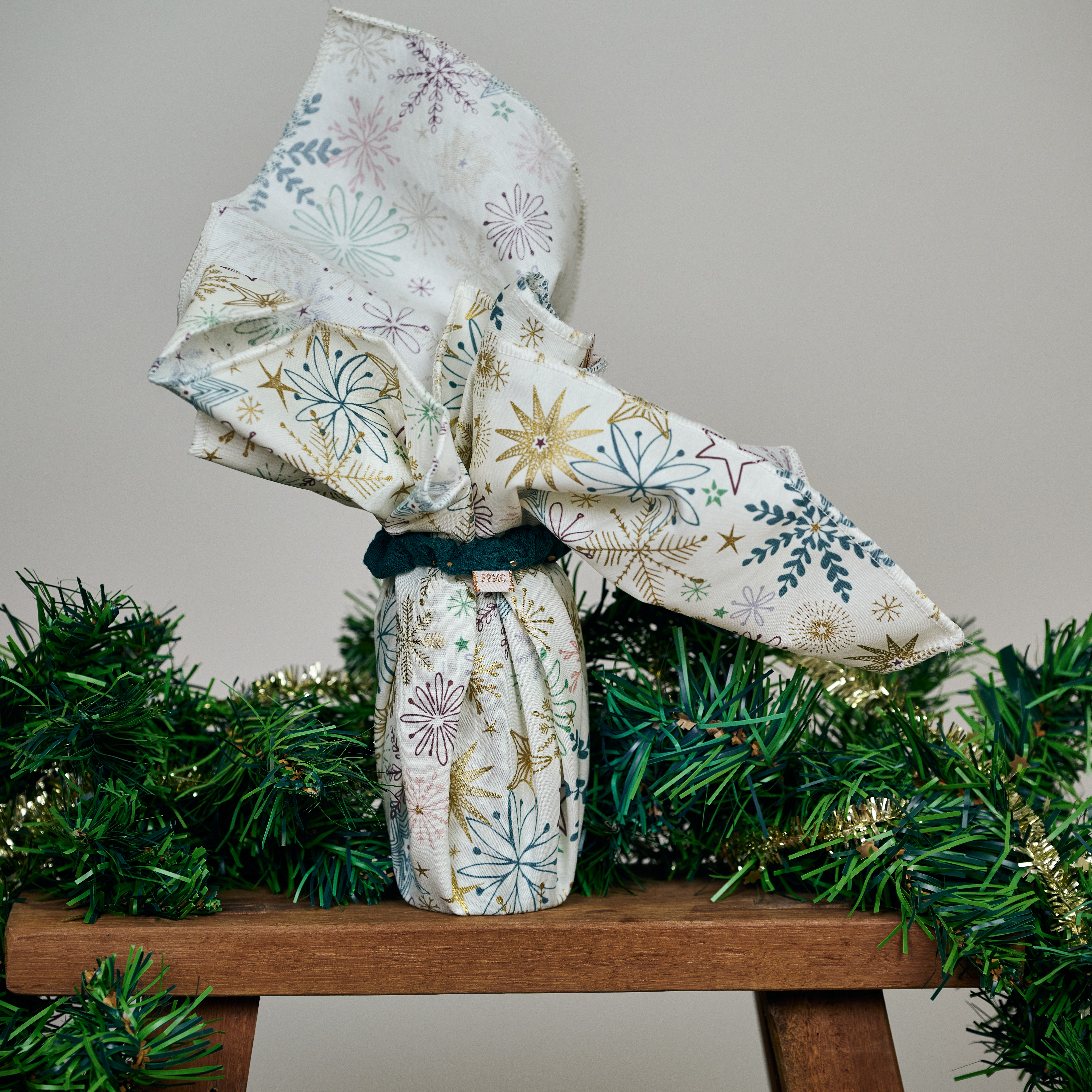 Furoshiki Moyen 48 X 48 Cm Ex2447 Étoiles De Noel Blanc Cassé