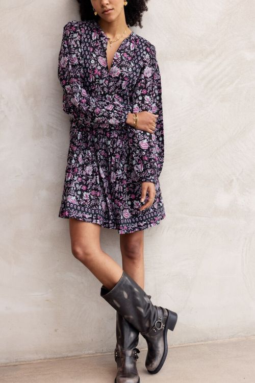 Zwarte jurk met lila en roze bloemenprint