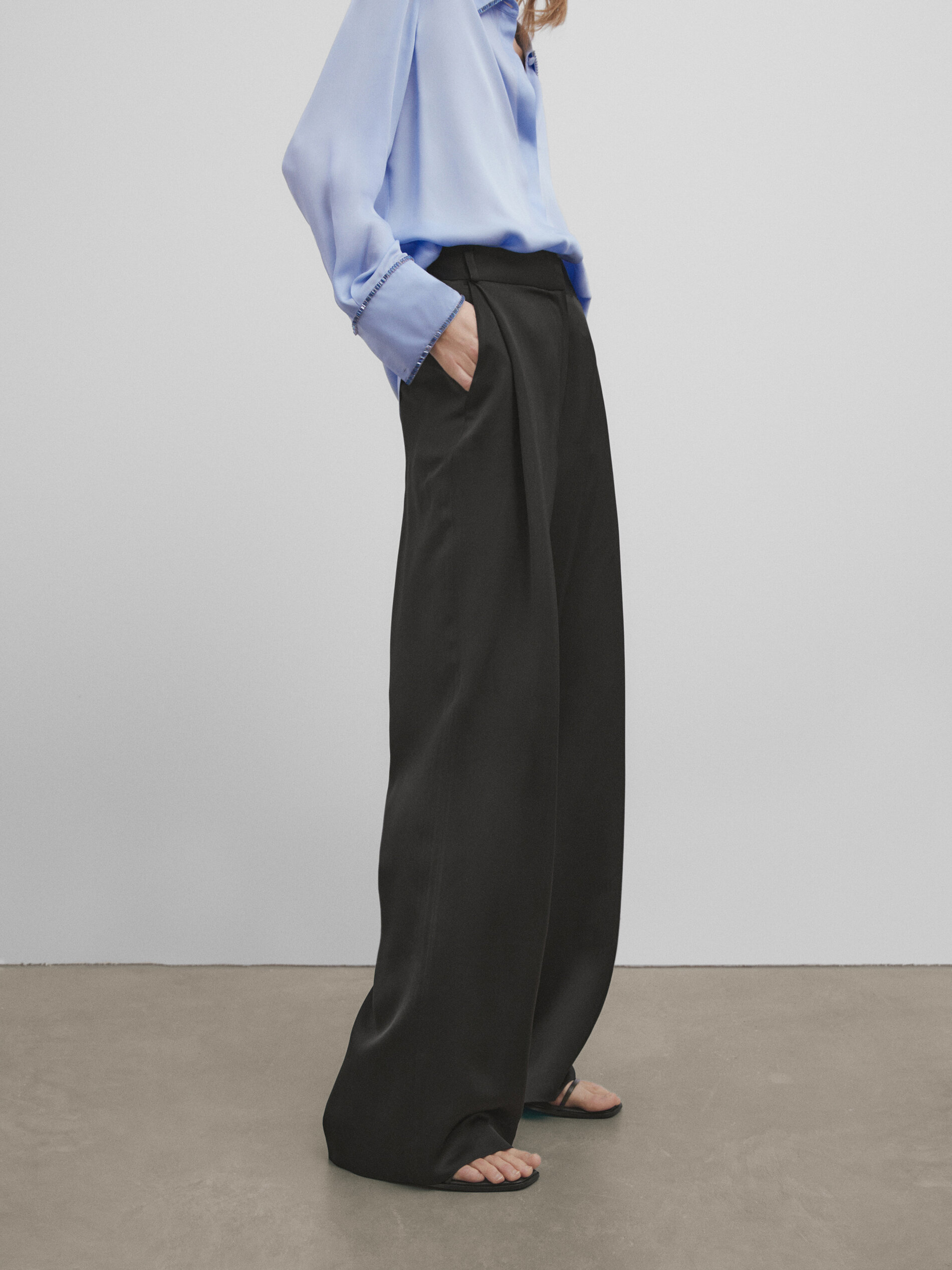 Calça plissada de cetim preto - Studio - PRETO