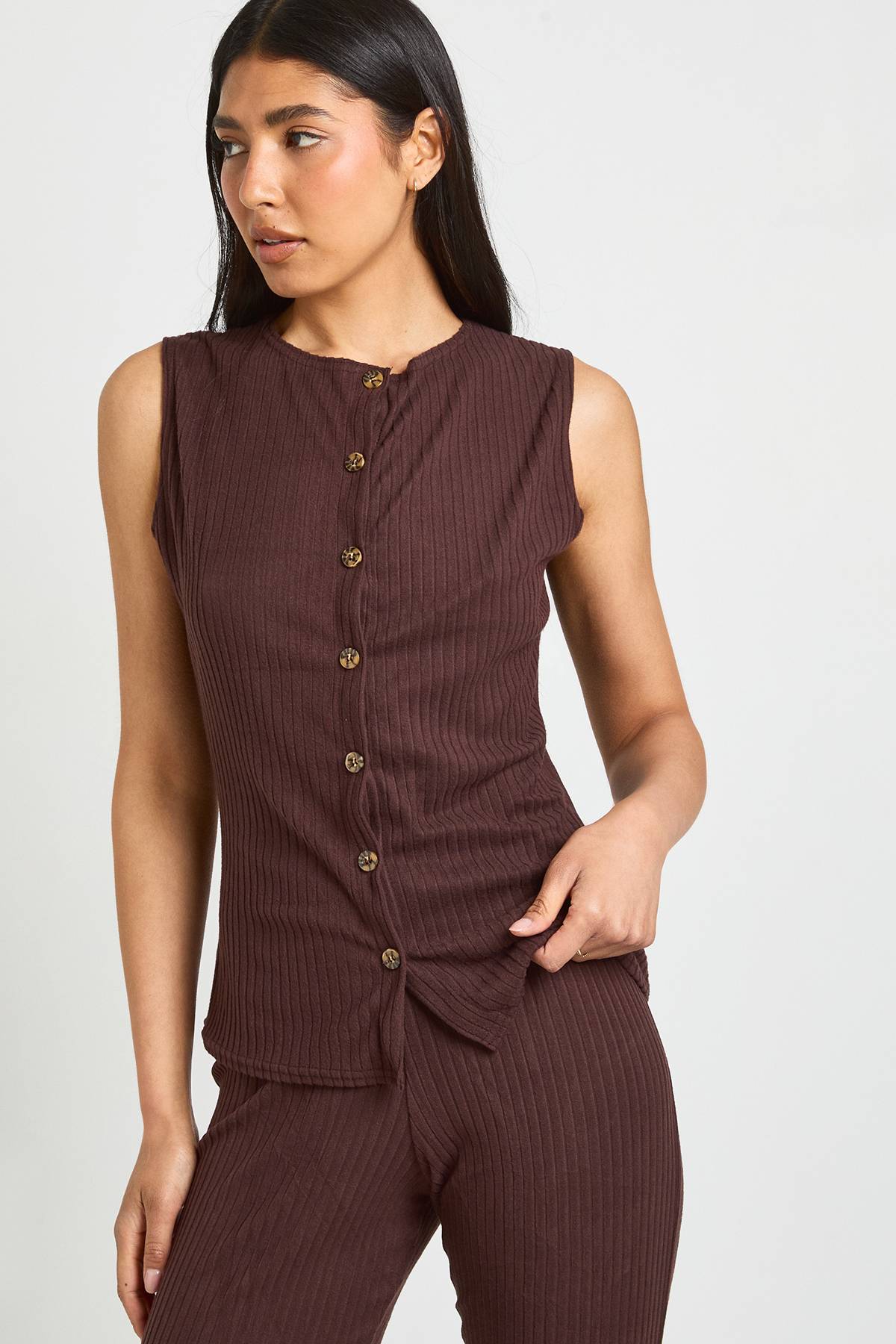 boohoo Ensemble Haut Sans Manches Côtelé À Boutons Et Pantalon Tall