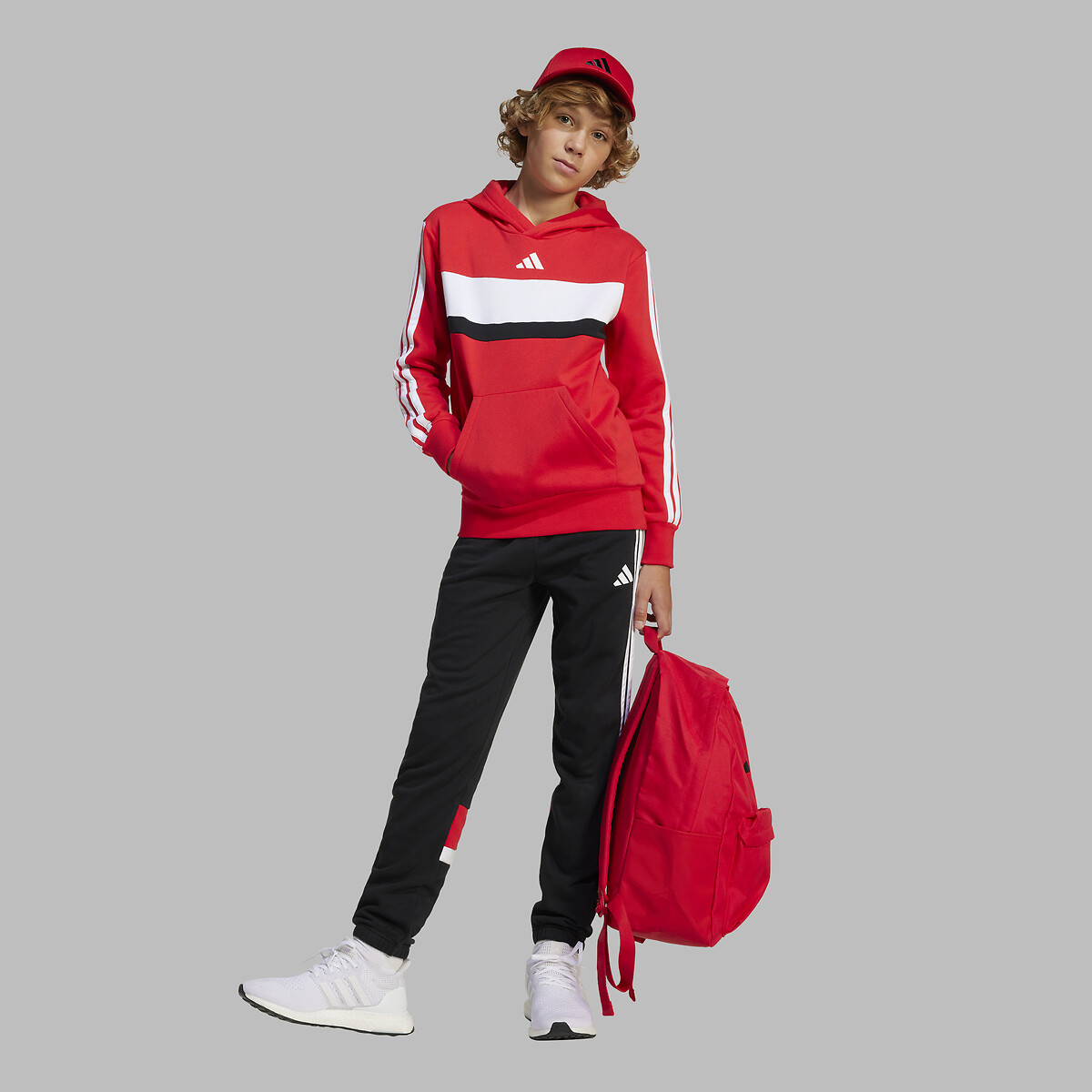 ROUPAS ESPORTIVAS ADIDAS<br>Moletom com capuz de tecido