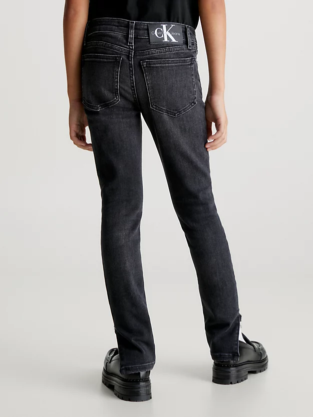 Calça jeans skinny com risvolto