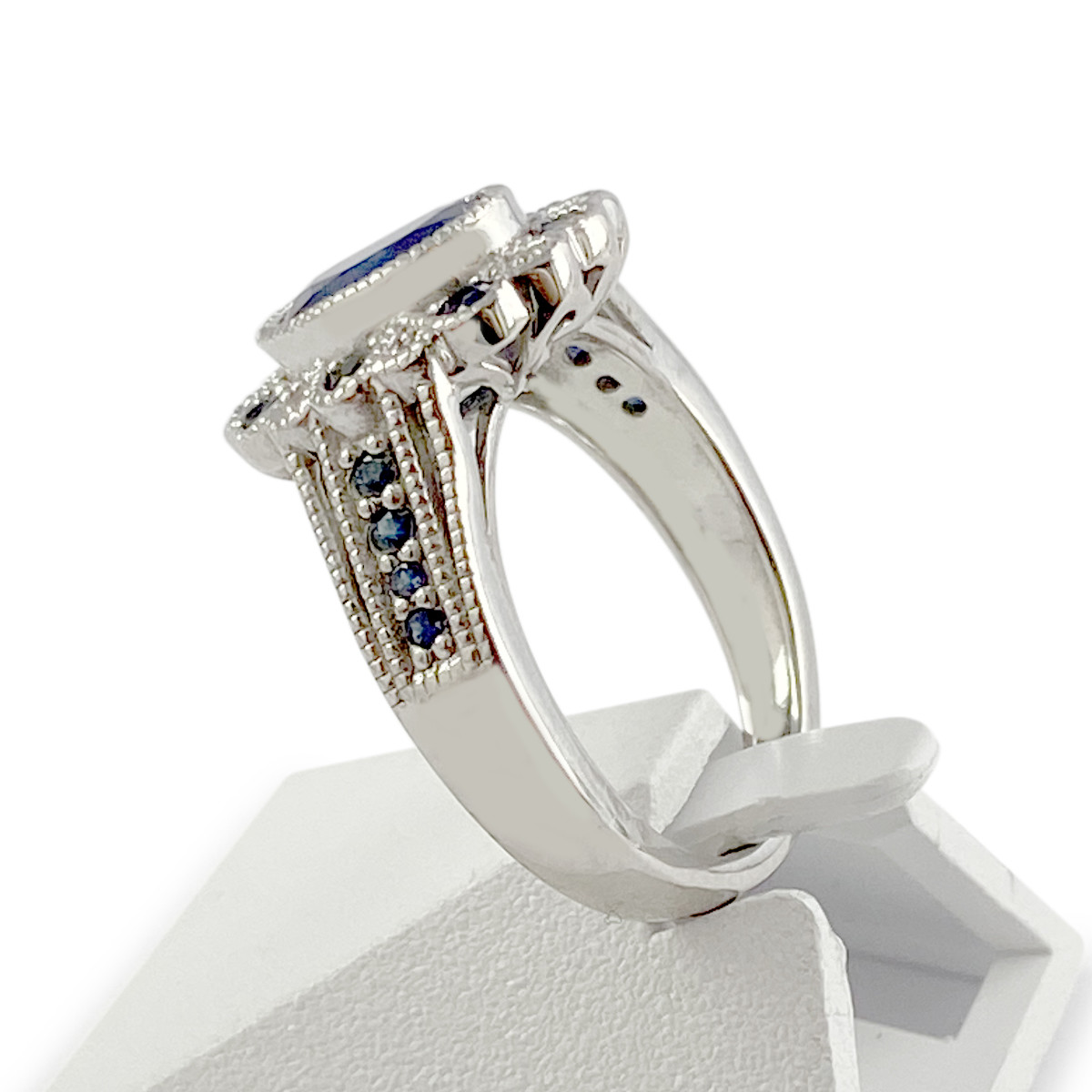 Bague d'occasion or 750 blanc fleur saphirs et diamants