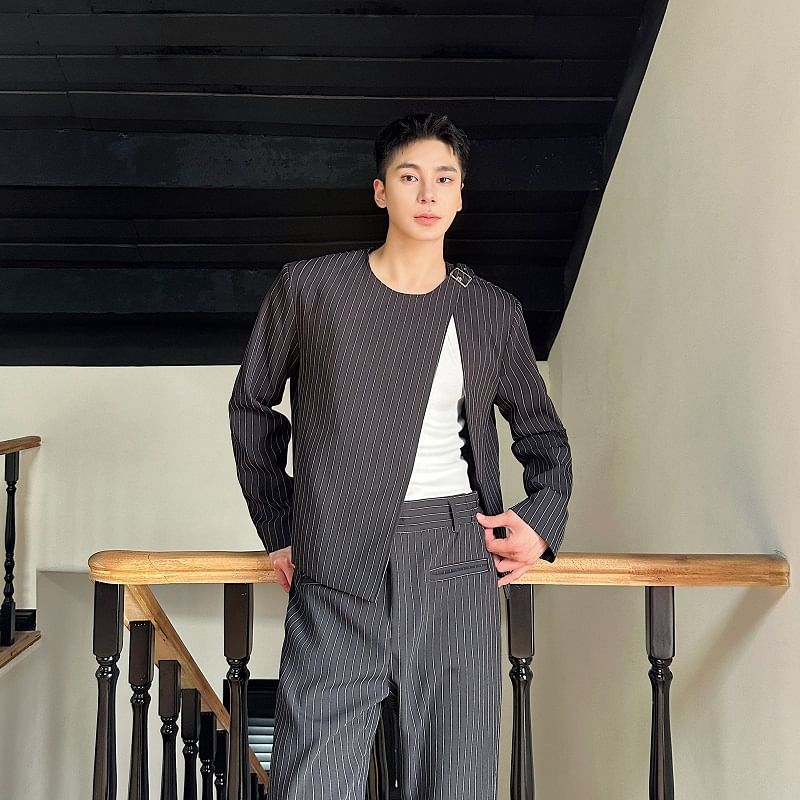Adotuastic - Set: ronde hals, gestreepte blazer met gespen + wijde pantalon met middelhoge taille