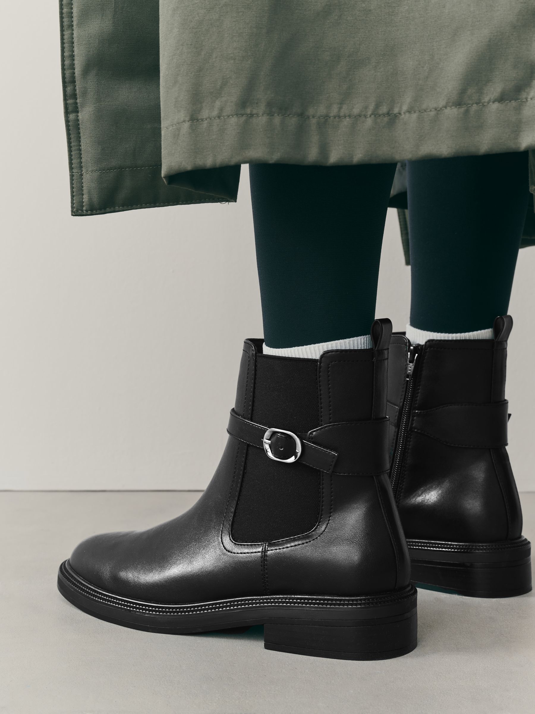 Zwart - Chelsea Boots met gesp