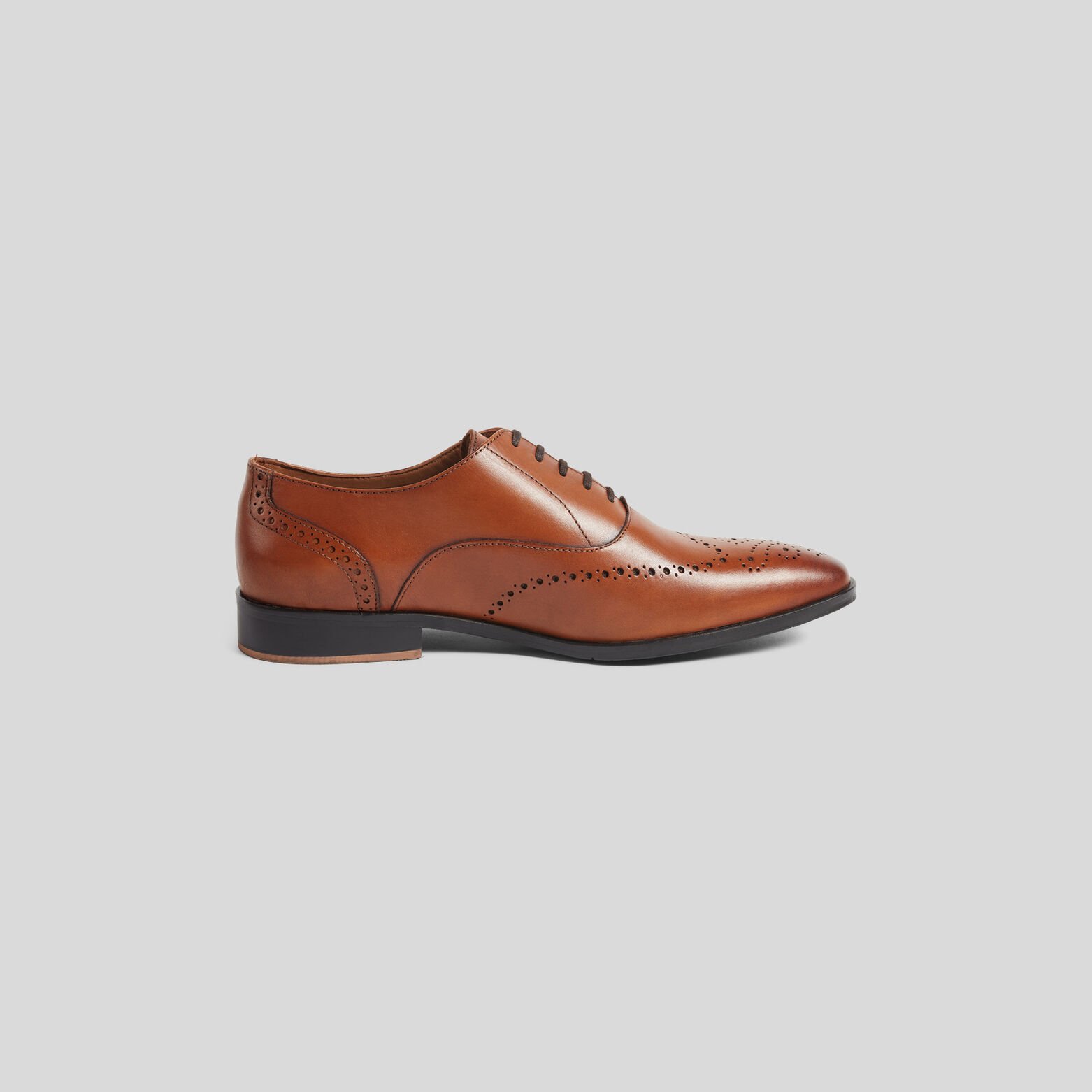 Chaussures Richelieu bouts fleuris Camel