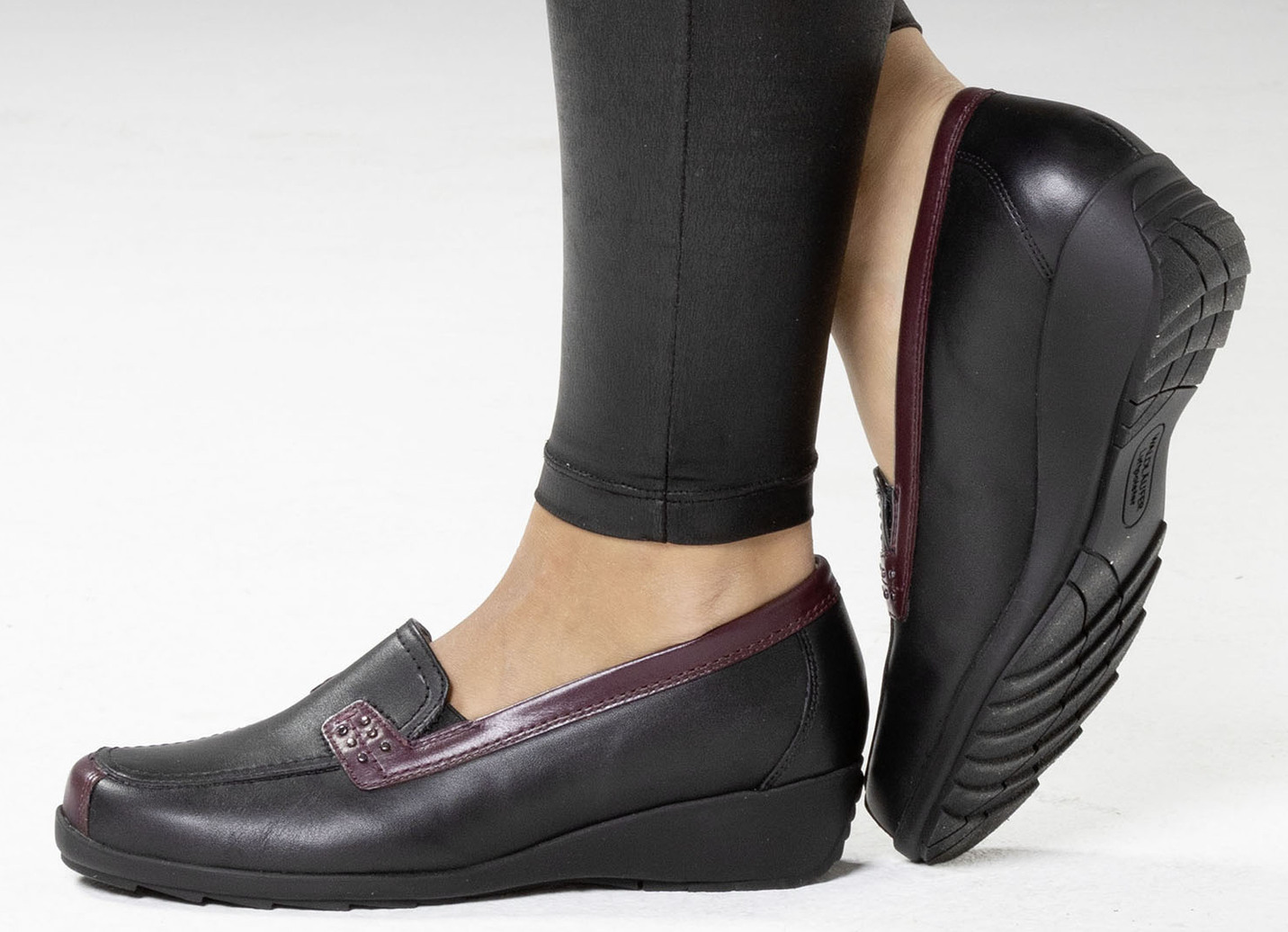 Waldläufer Slipper mit Ziernieten und seitlichen Gummizügen