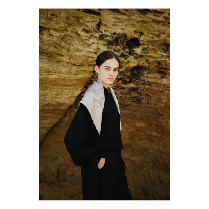 Aeneis Foulard en Soie Chrysanthemum | Beige