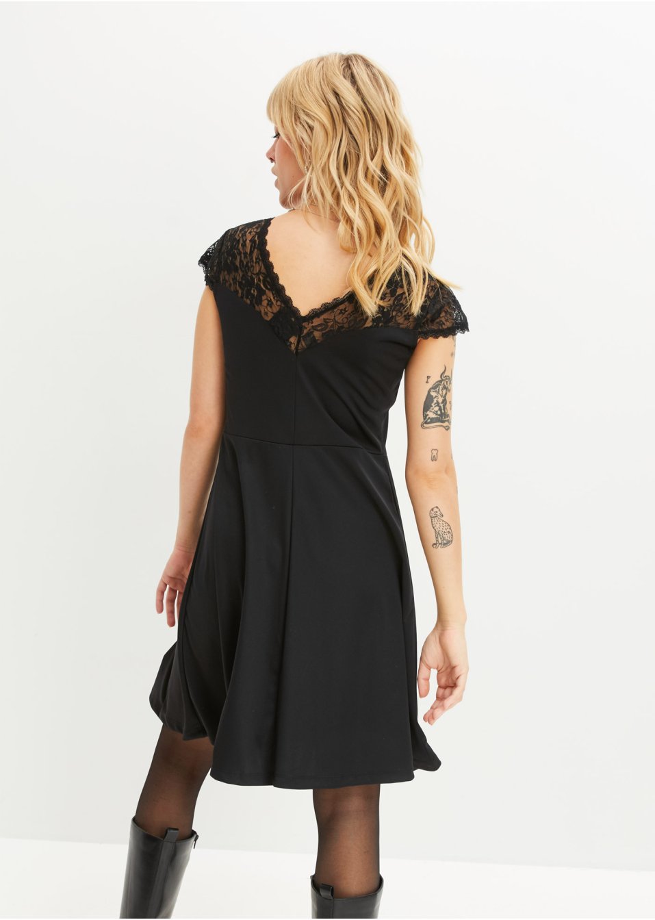 Robe en jersey à dentelle