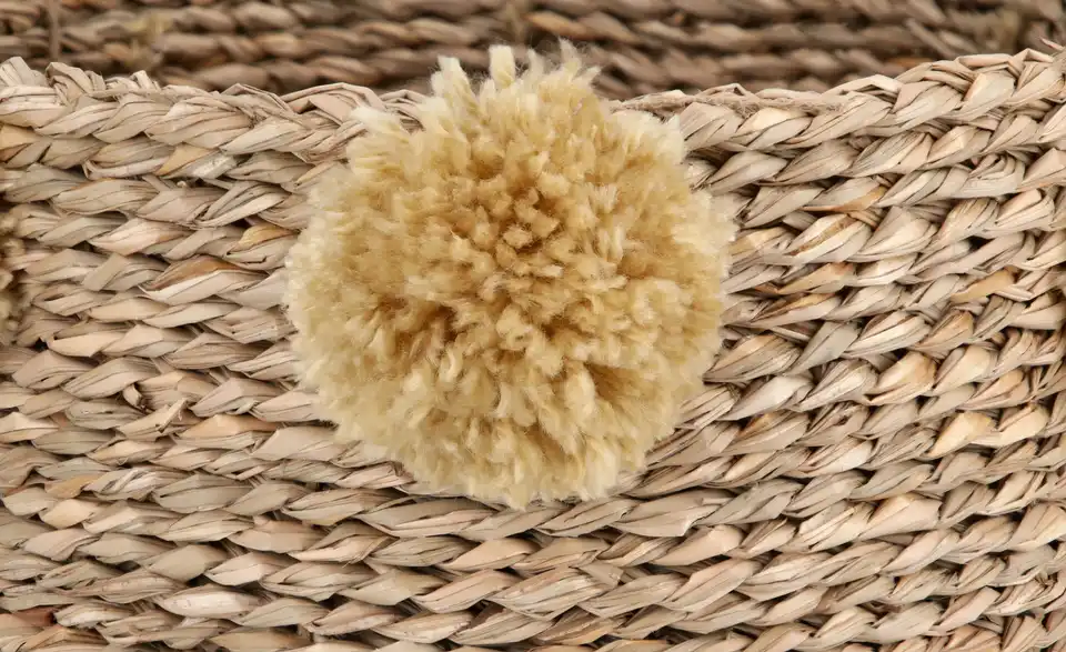 Aufbewahrungskorb mit Pompoms