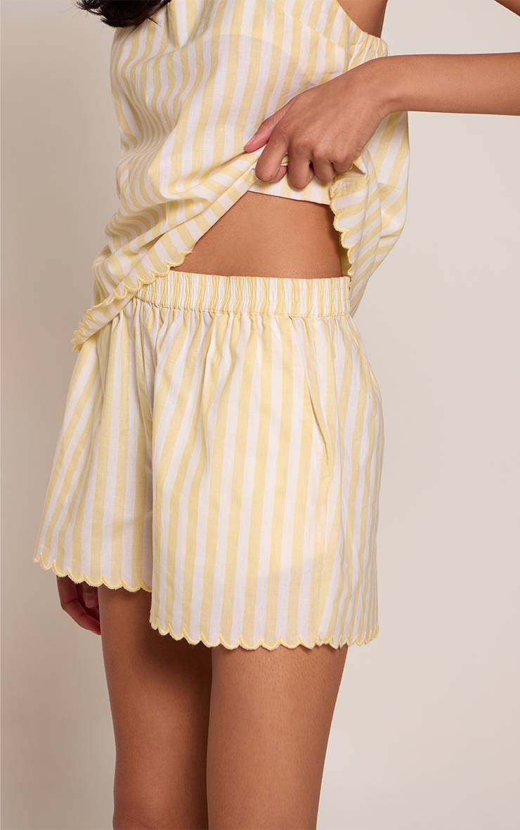 Butter Yellow Haut Caraco Et Short De Pyjama À Rayures Avec Passepoil Contrastant
