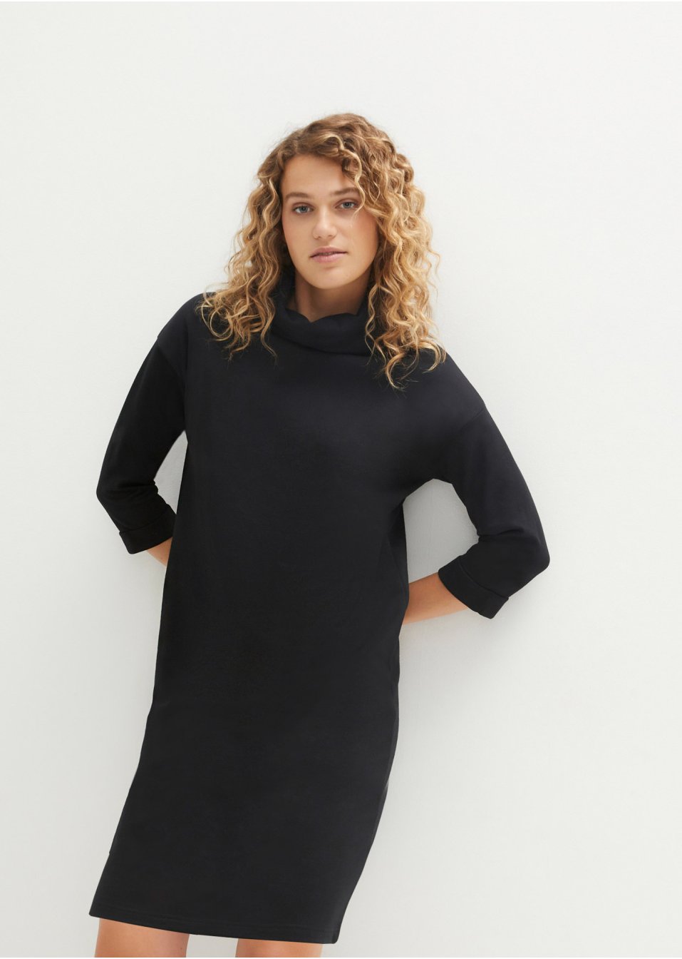 Robe sweat à col ample