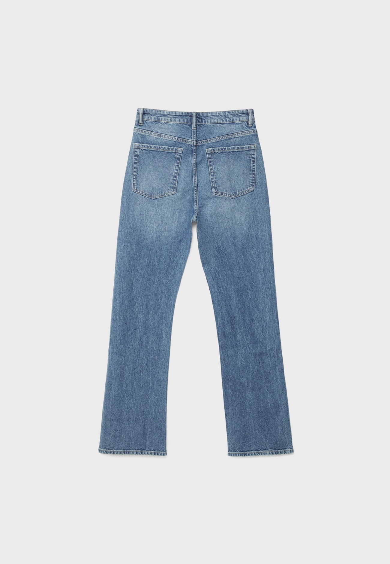 calça jeans reta e confortável