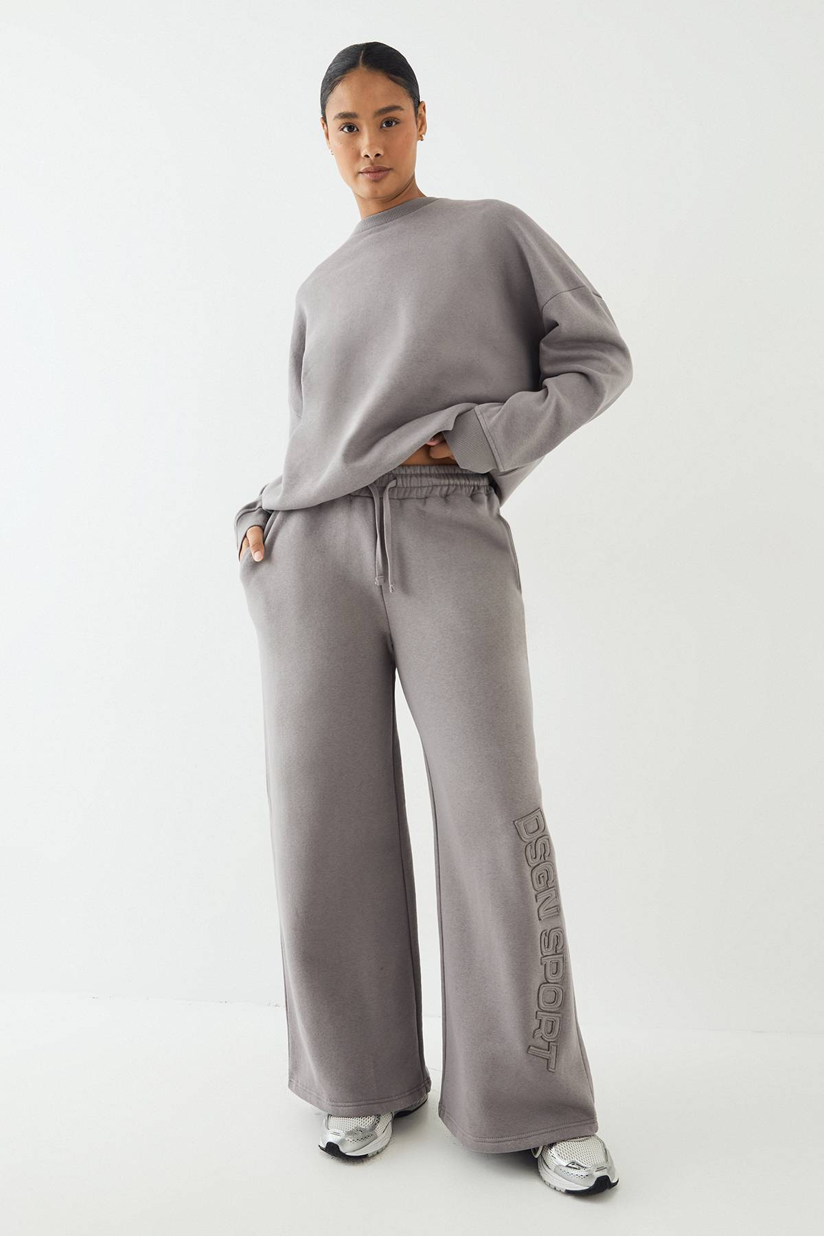 Sweat-shirt Oversize DSGN Studio avec Appliqué en Tissu Assorti