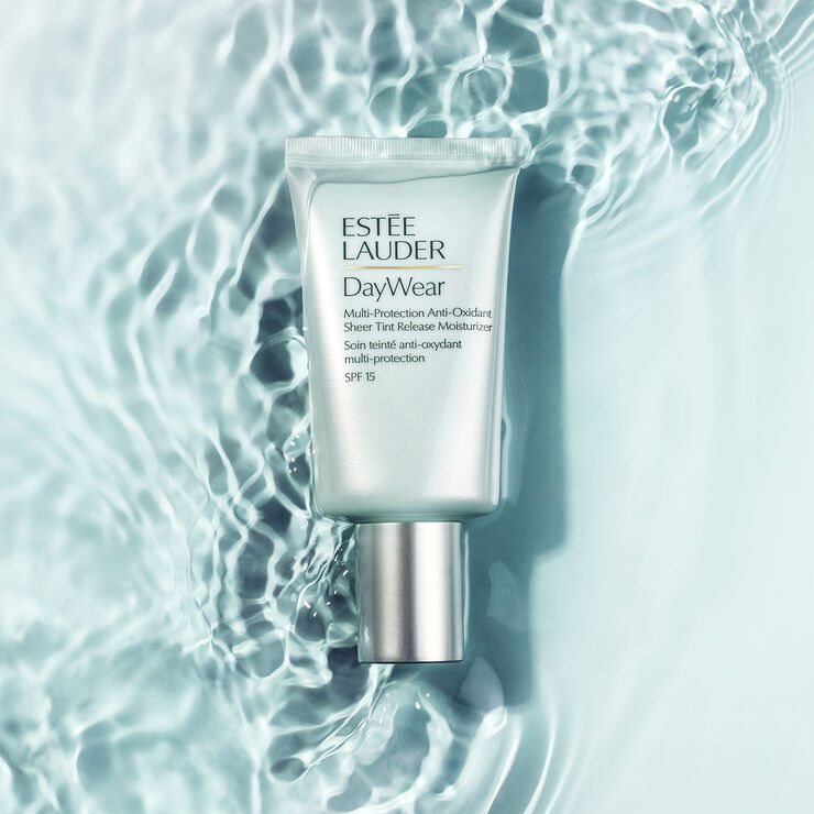 Estée Lauder DayWear Sheer Tinted Moisturizer SPF 15