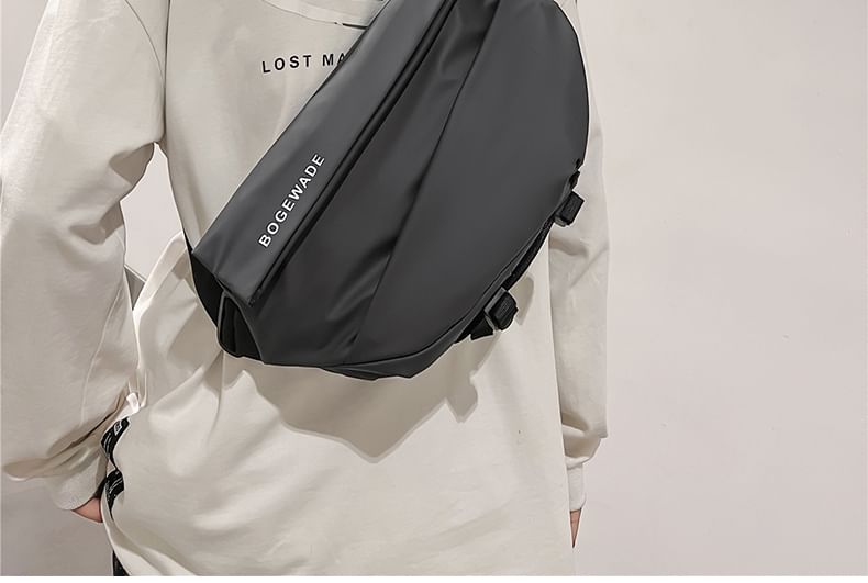 EAVALURE - Belettering Sling Bag