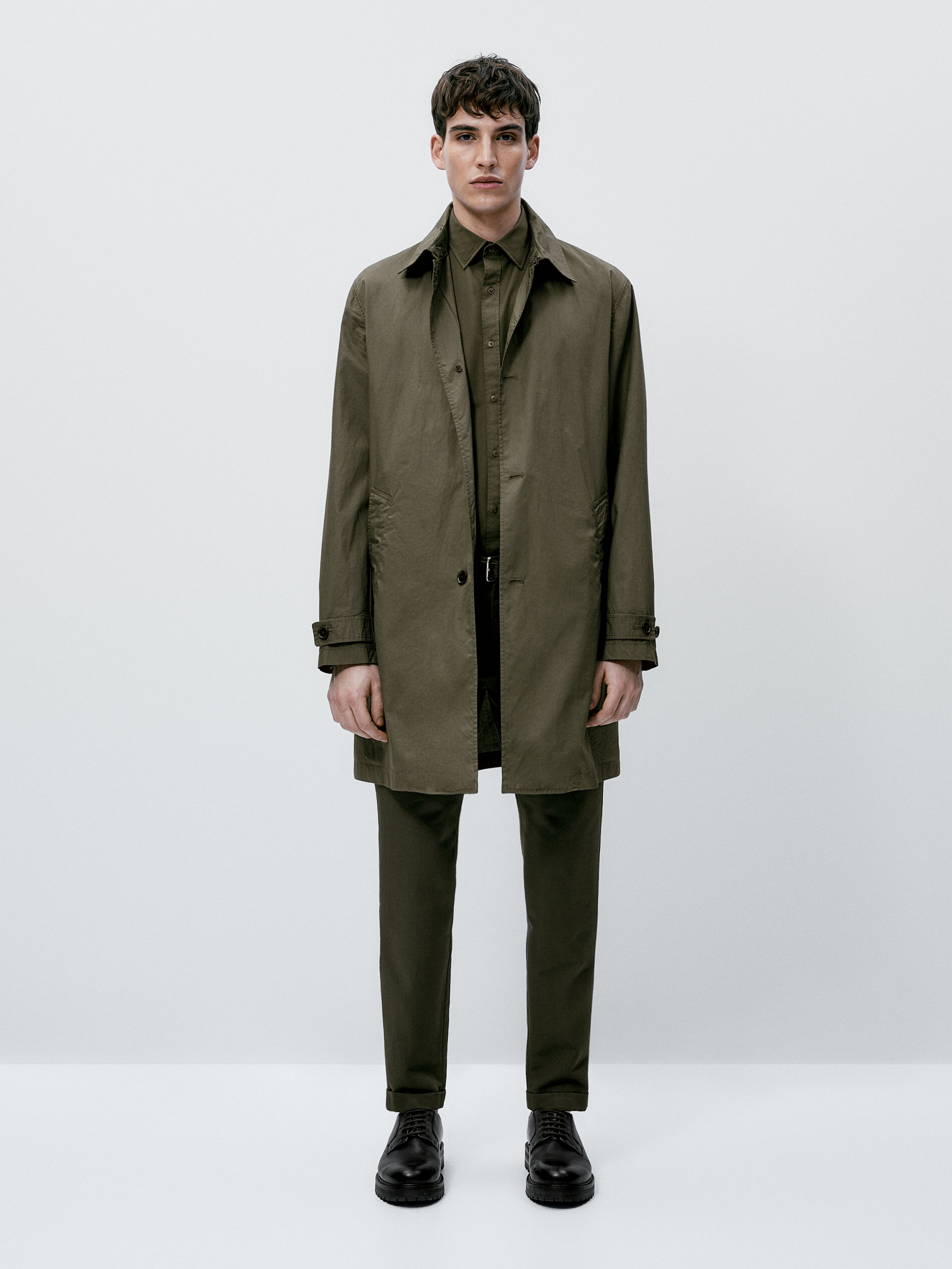 Trench coat técnico leve - CÁQUI TRANSPARENTE