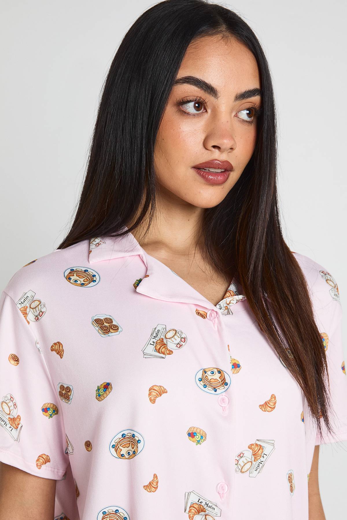 boohoo Ensemble Pyjama Imprimé Petit-déjeuner Avec Chemise À Manches Courtes Et Short