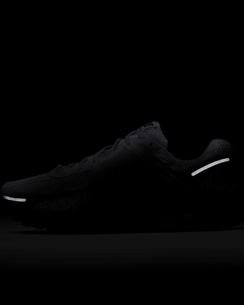 Chaussures Nike Vomero 5 Gris pour homme