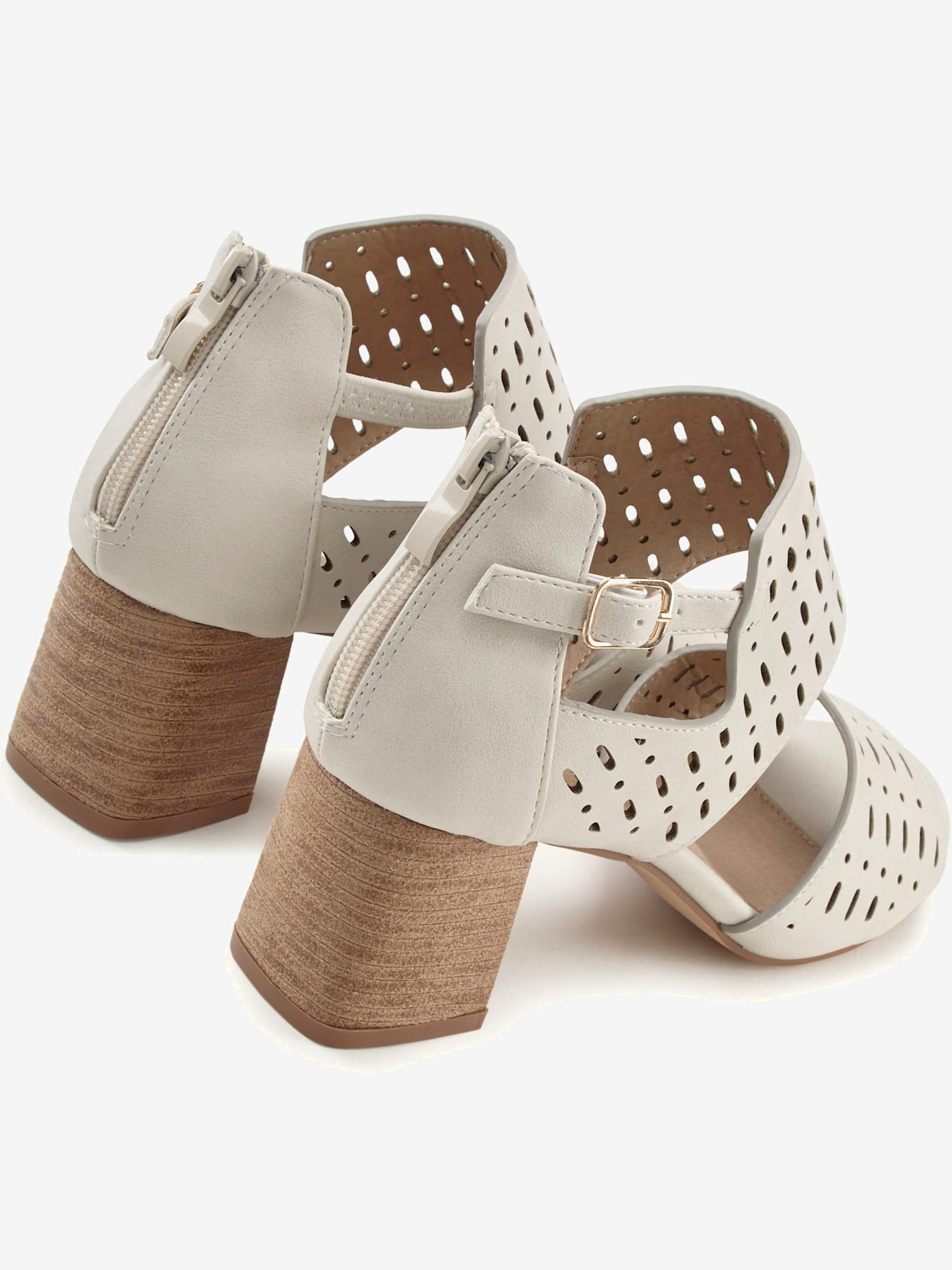 Sandales à brides petites découpes tendance
