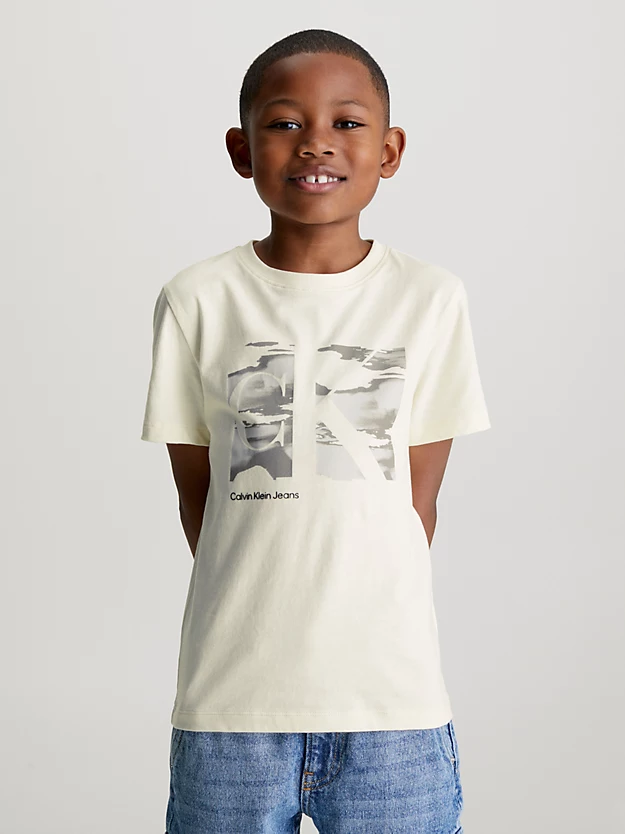 Camiseta com monograma