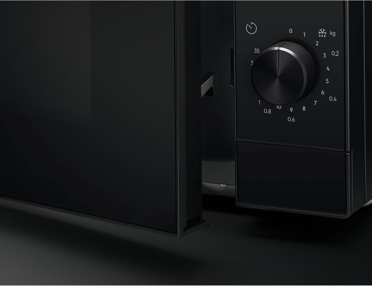 AEG Mikrowelle mit Grill MFB2111DB – freistehend, 21L, 800W Mikrowellenleistung, 1000W Quarzgrill, 5 Leistungsstufen, Edelstahl-Innenraum, Schwarz, Drehteller Ø 27cm