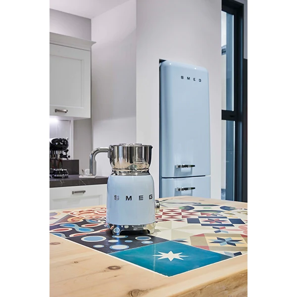 Chocolatière émulsionneur bleu azur 500 W MFF01PBEU Smeg