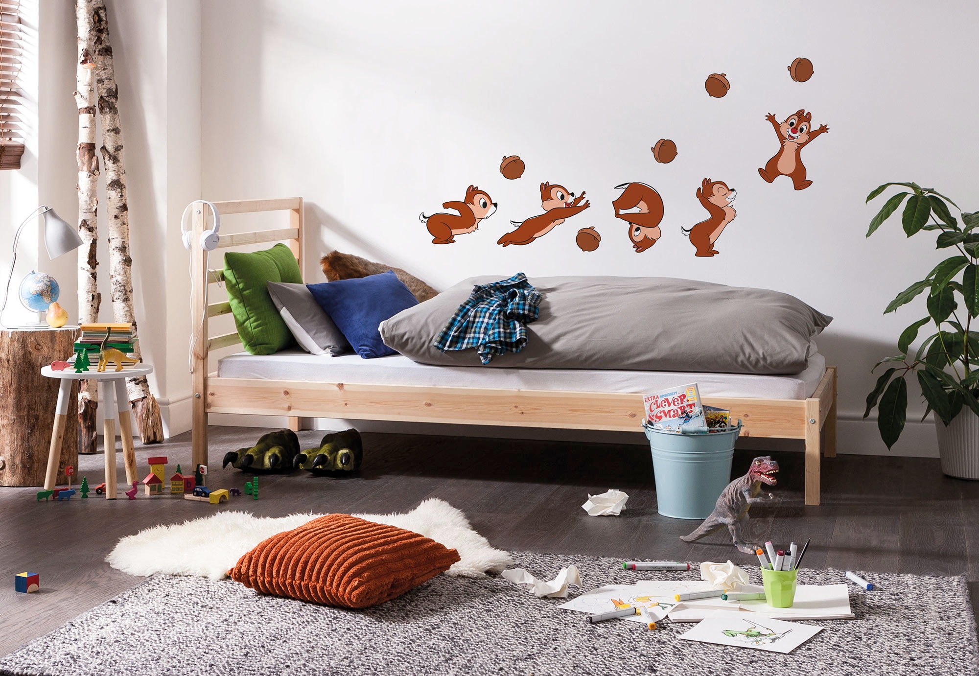 Komar Wandtattoo »Chip 'n' Dale Hazelnut Hunt« 50 x 70 cm (Breite x Höhe) - Kinderzimmer, Wandsticker