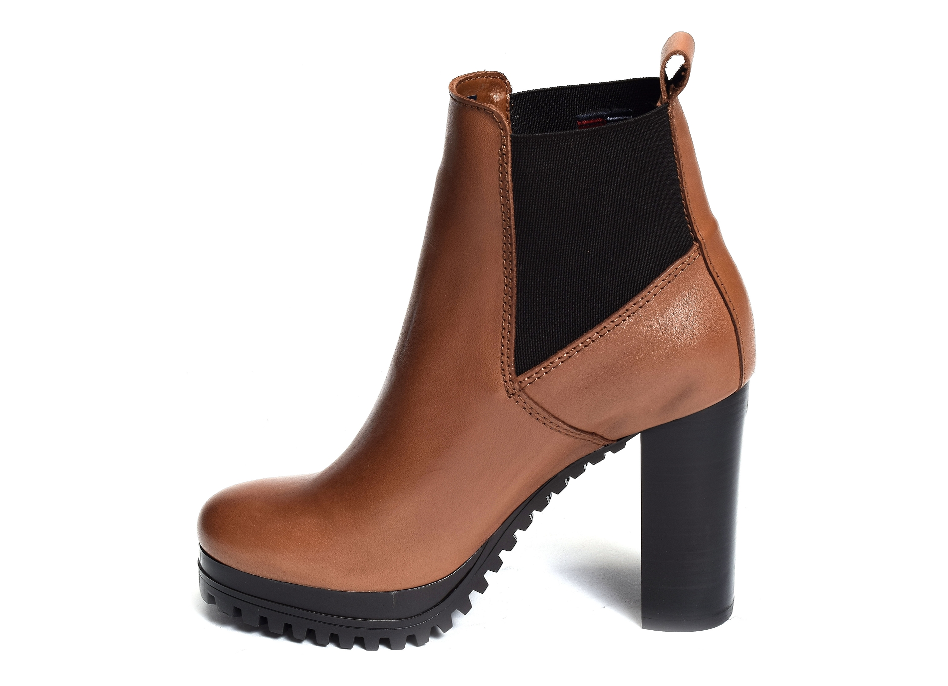 Essentials high heel boot 2045 camel