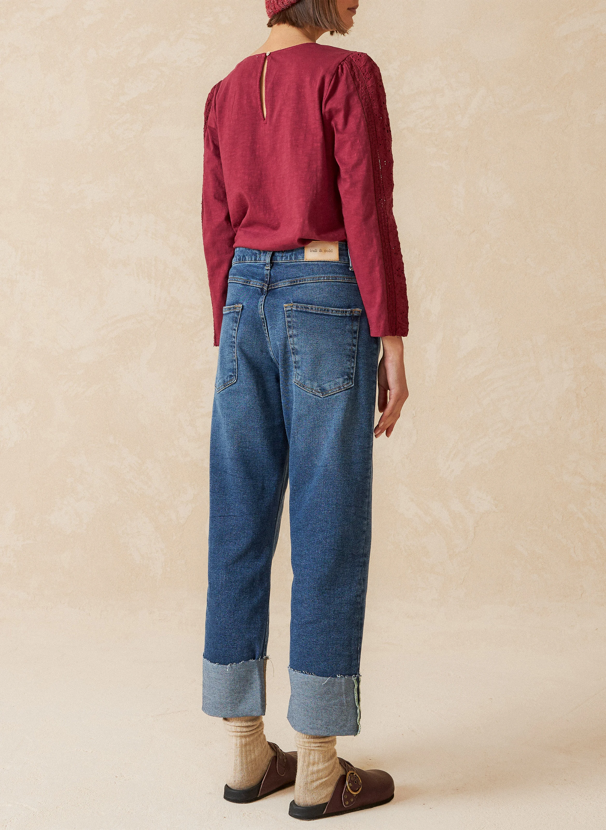 Top droit col rond brodé en coton | Rouge
