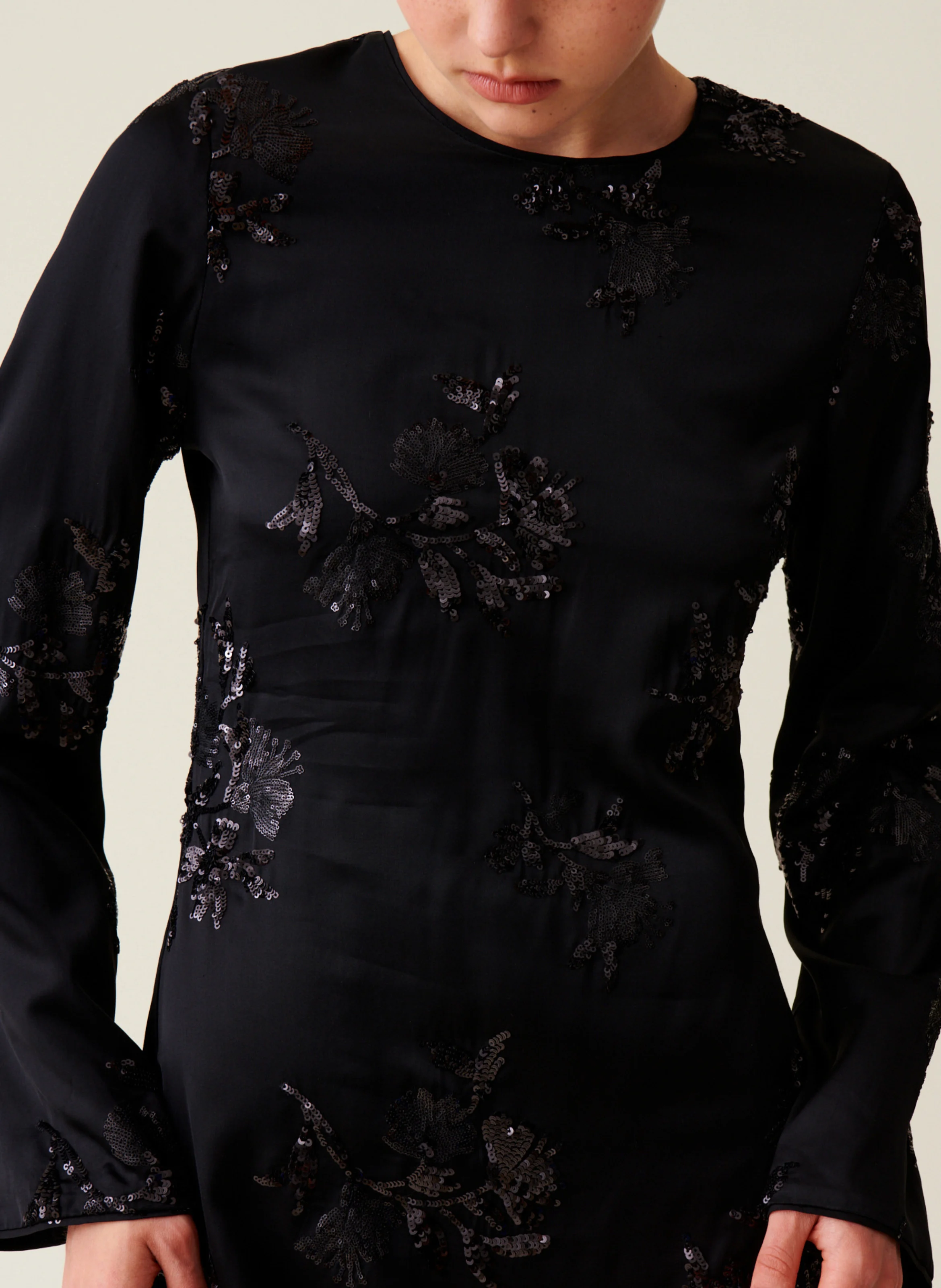 Robe noire sequins brodés | Noir