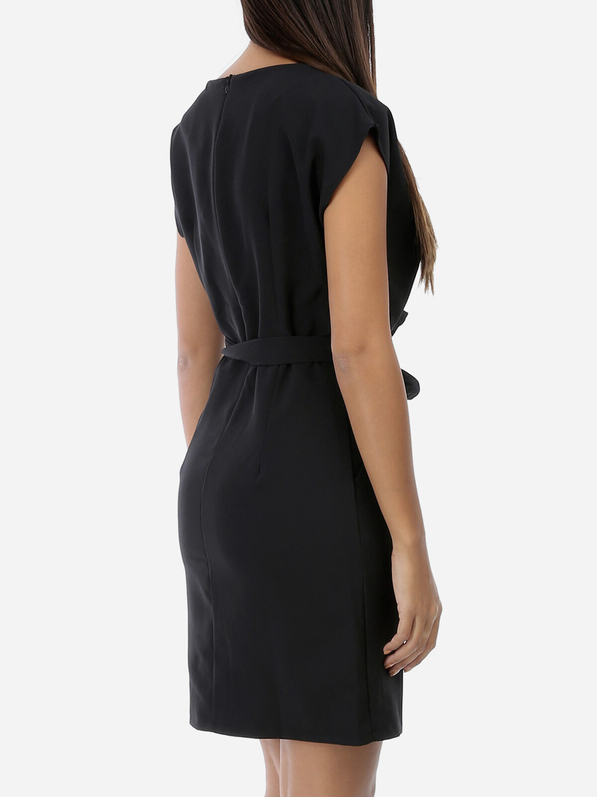 Robe ceinturée à nouer et col fendu- Noir