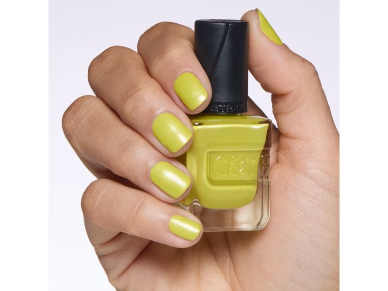 Catrice Nagellack Gel Affair 033 Youre The Lime To My Tequi Langanhaltender Gel-Nagellack in einem hypnotisierenden limettengrünen Farbton mit schimmerndem Perlmutt-Effekt