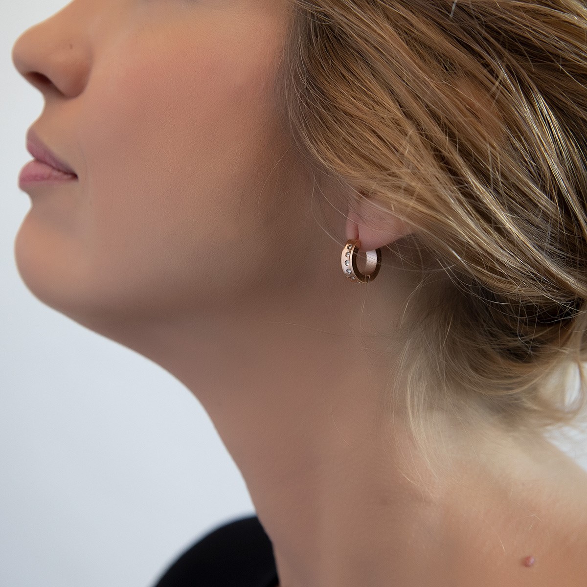 Boucles d'oreilles créoles acier rose et cubic zirconia