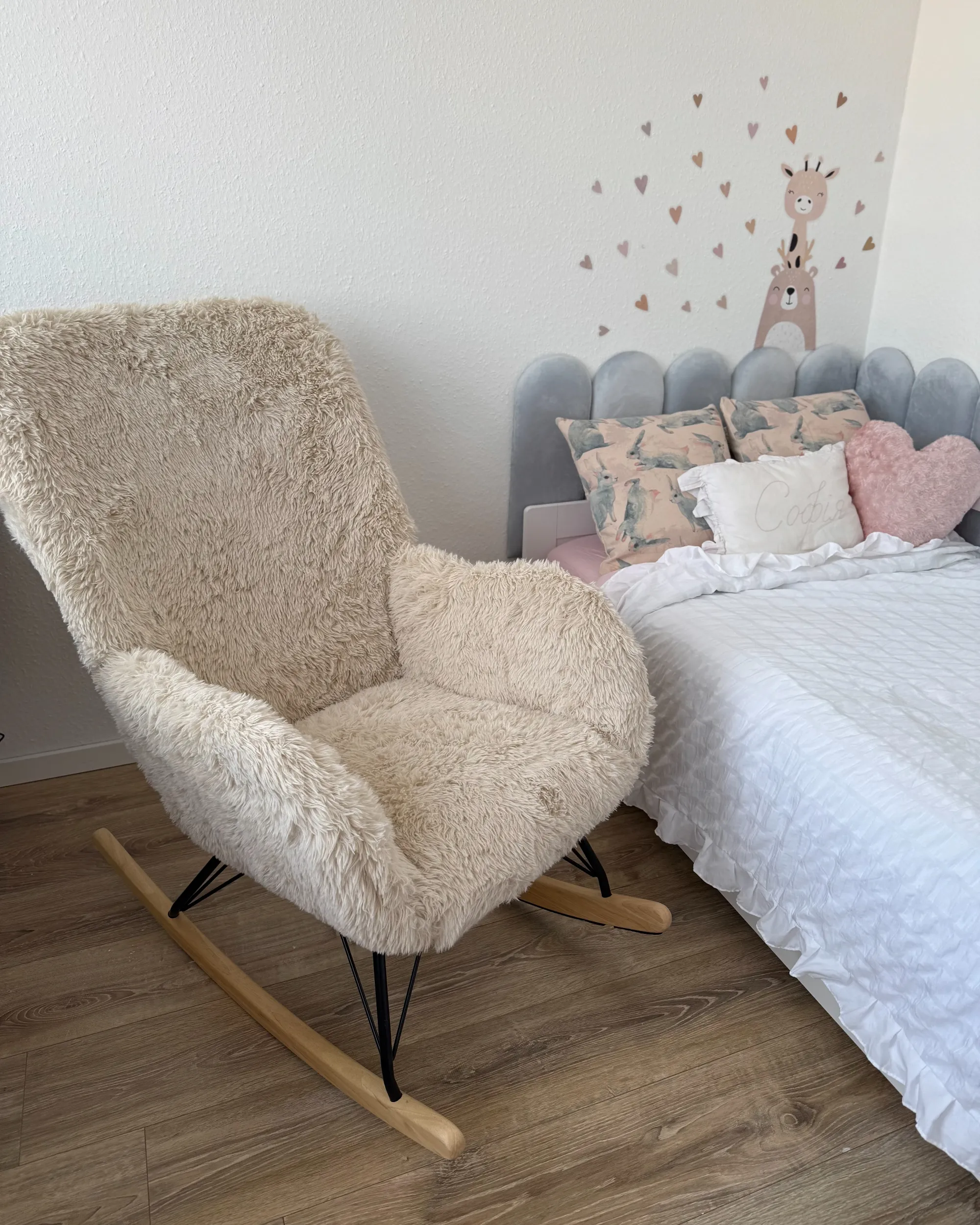 Schommelstoel AKRA Nepbont Lichtbeige