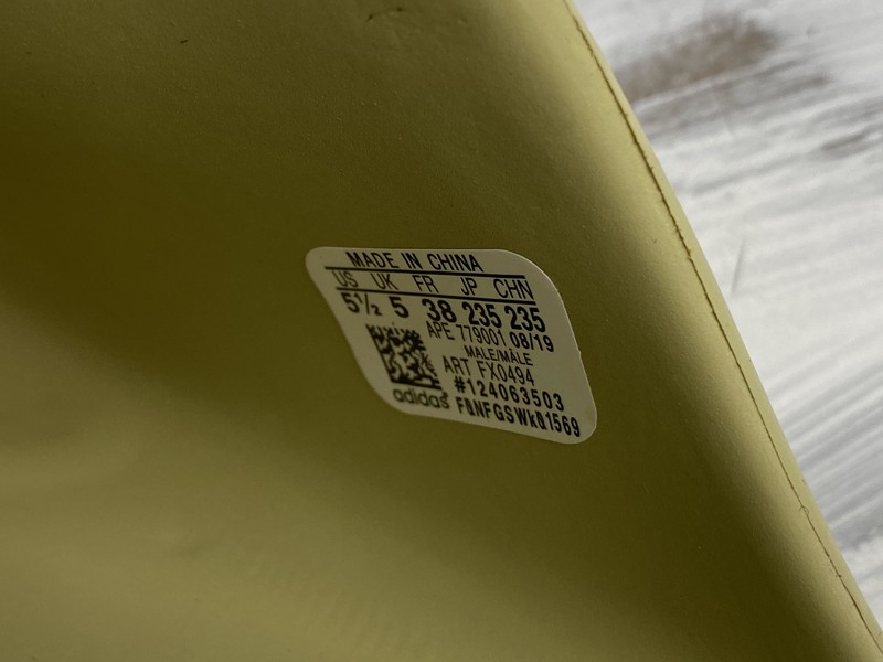 Yeezy Slide Resin (One Size Smaller!!)