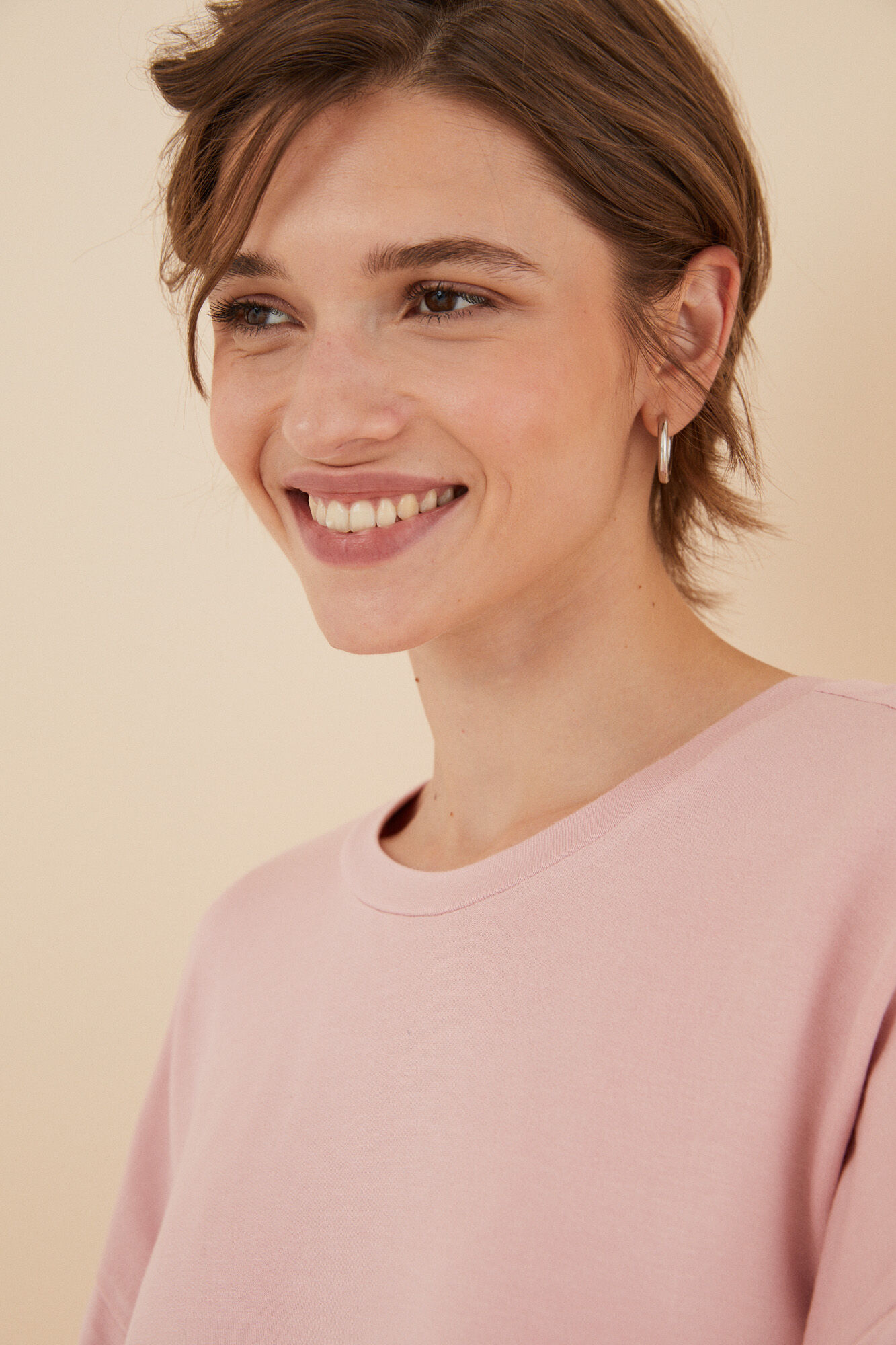 Conjunto com detalhes nas costas em rosa