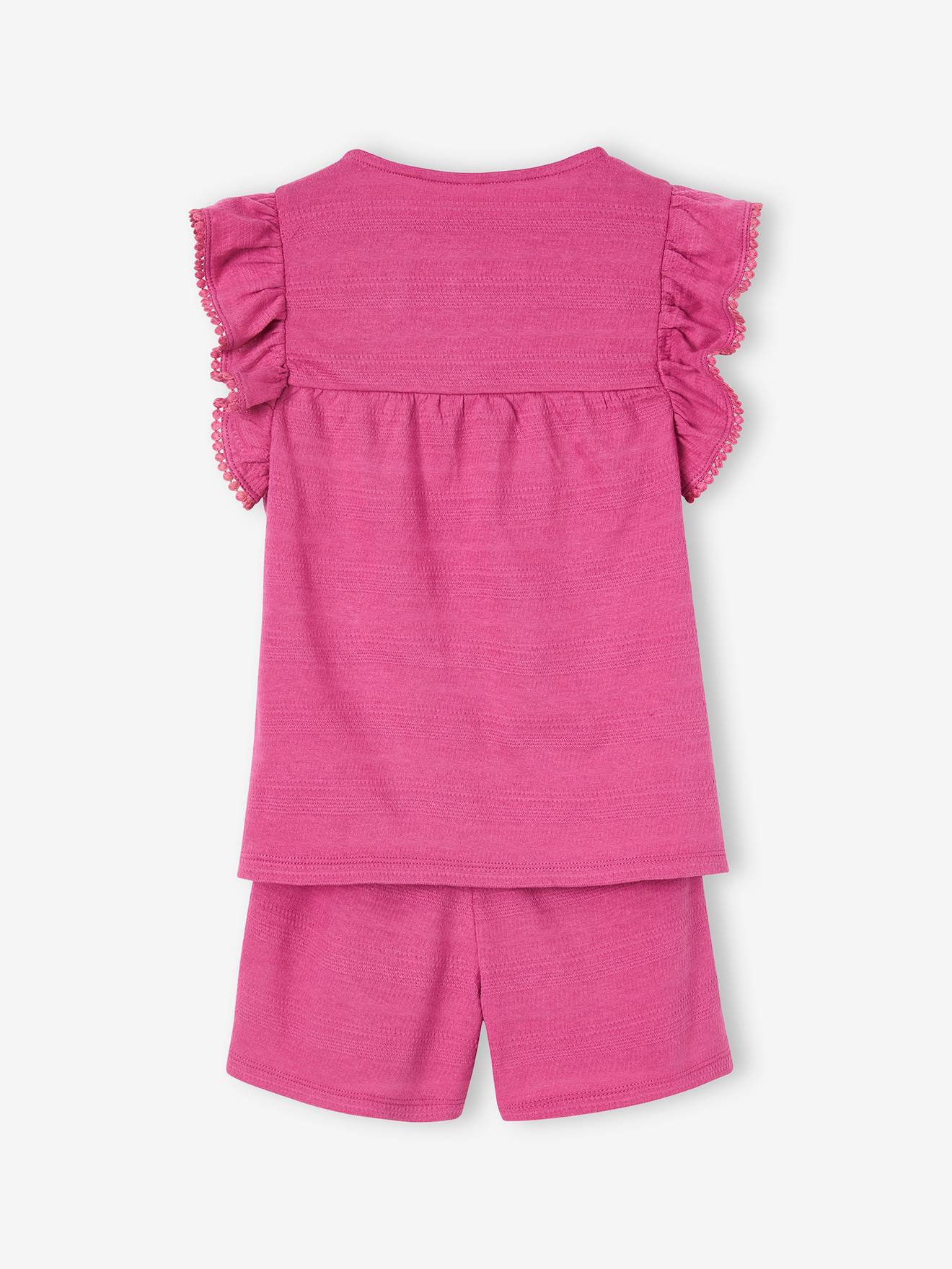 Look da menina: blusa com babados e shorts de tricô rosa com estampa de peônias.