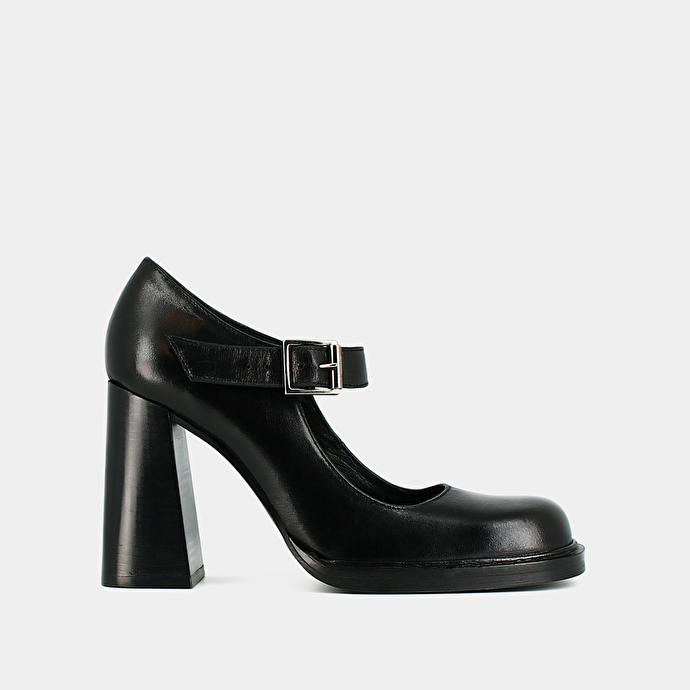 Babies à boucles et bouts carrés  en cuir noir