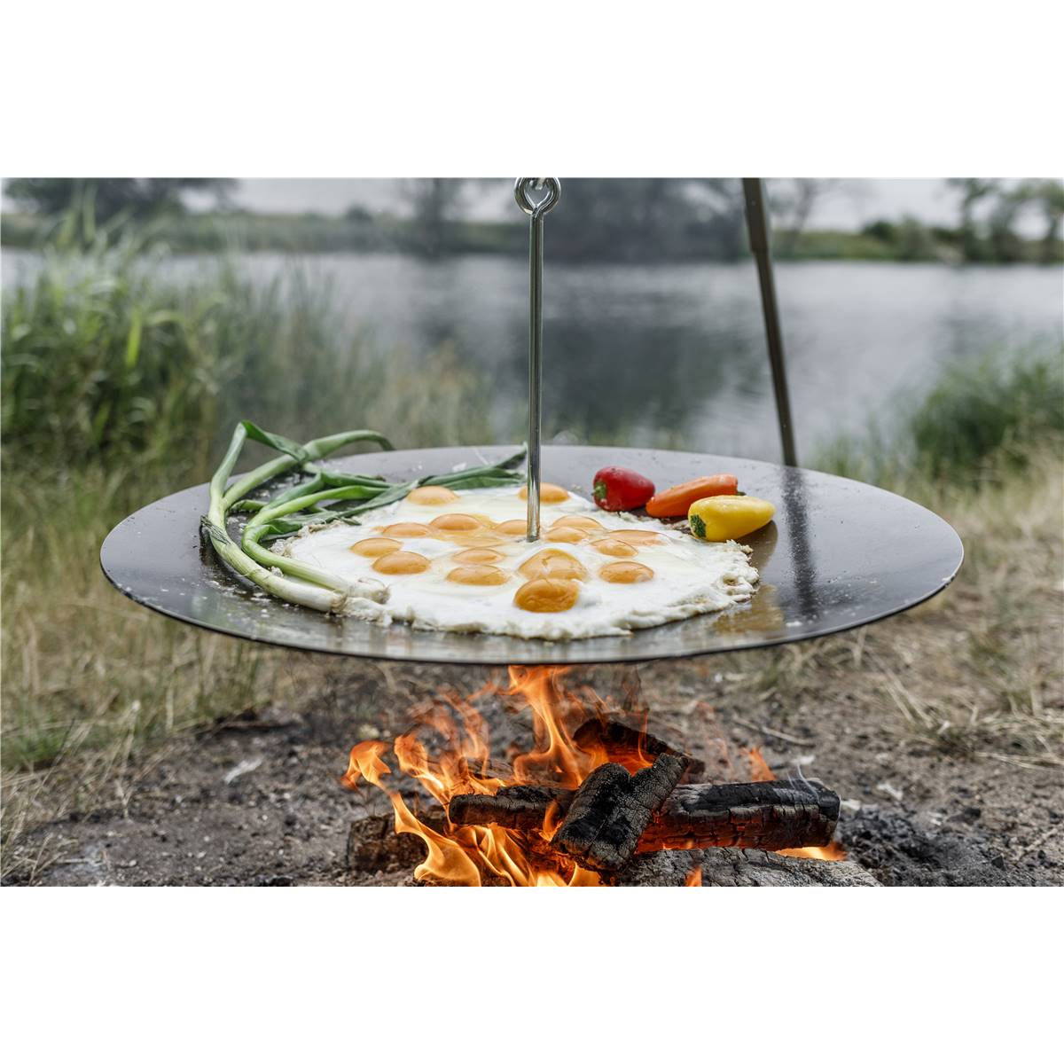 Brasero suspendu petromax sur trépied
