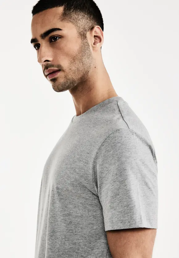 Basic T-Shirt in Unifarbe - cloud grey melange