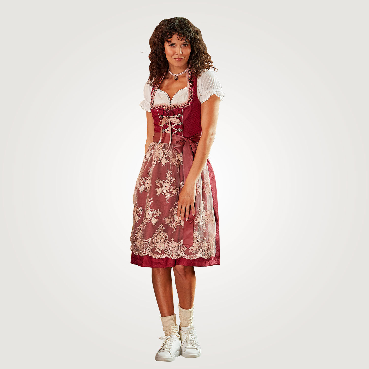 Traditionelles Dirndl mit floraler Spitze