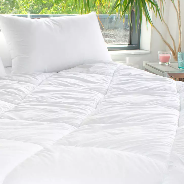 Couette Chaude (140 x 200 cm) Microfibre Lavable à 95°C Blanche