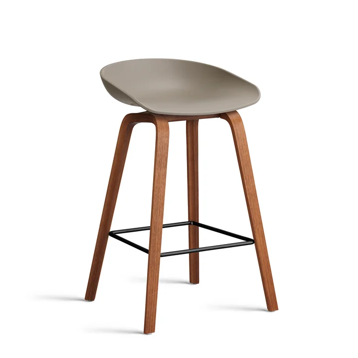 HAY - About A Stool AAS 32 H 75 cm, Walnuss lackiert / Stahl schwarz / khaki 2.0 (Kunststoffgleiter)