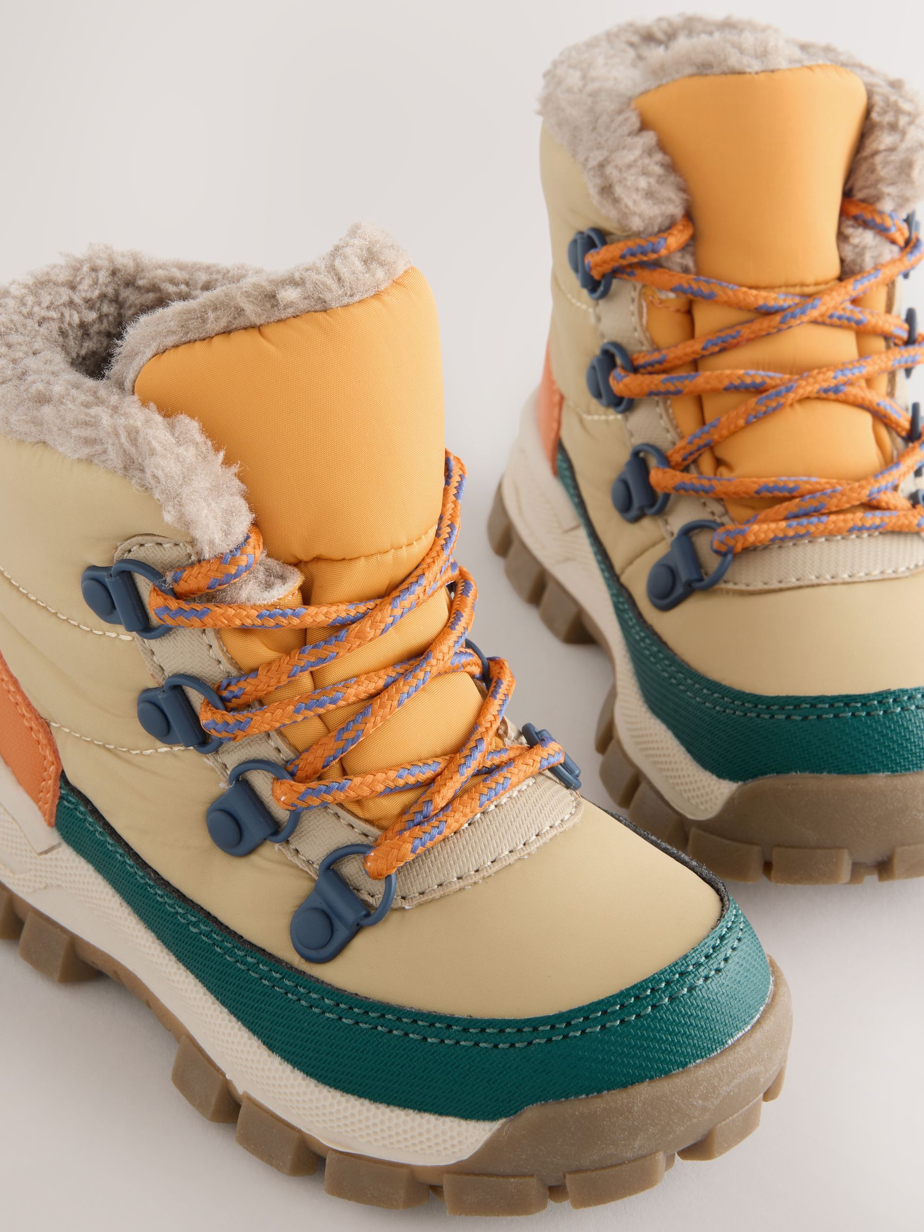 Neutraal - Gewatteerde hoge wandelschoenen met veters