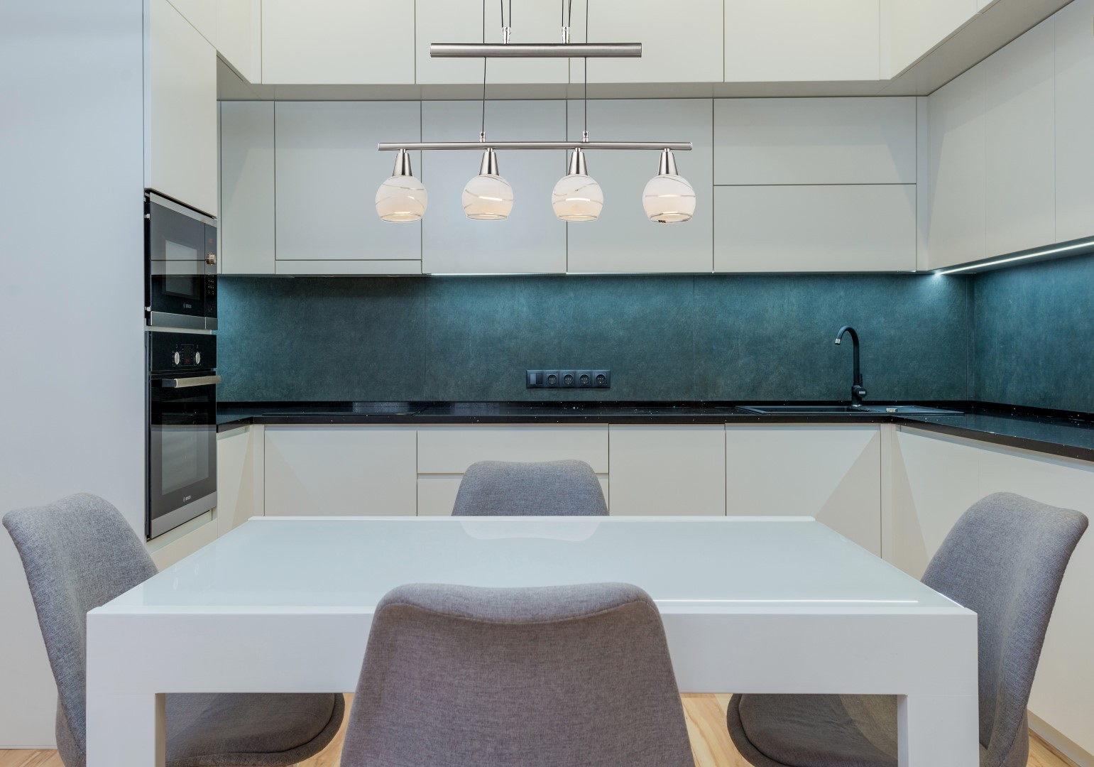 LED-Pendelleuchte - Nickel matt - Glas satiniert - 4-flammig